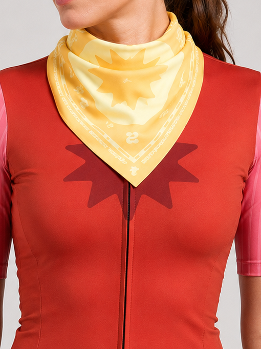 Bandana Soleil de couleur jaune, Tempête cycling autour du cou d'une cycliste