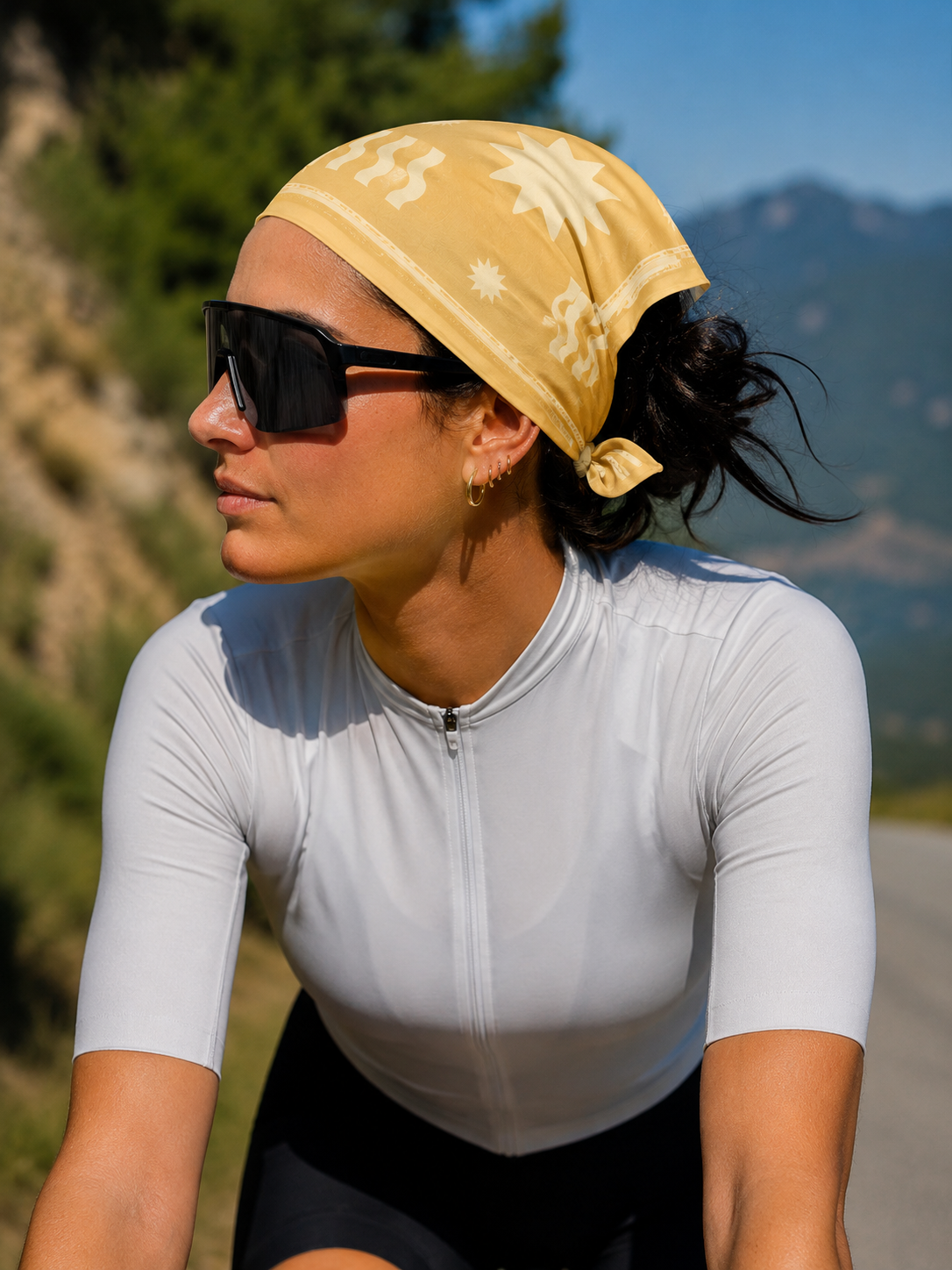 Bandana Soleil de couleur jaune, Tempête cycling sur la tête d'une cycliste