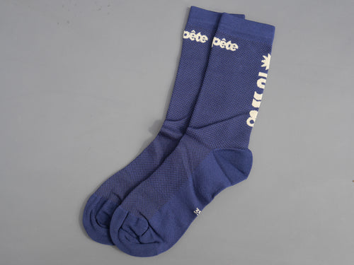 Chaussettes ProTeam Tempête cycling pour homme bleu et beige à plat. 